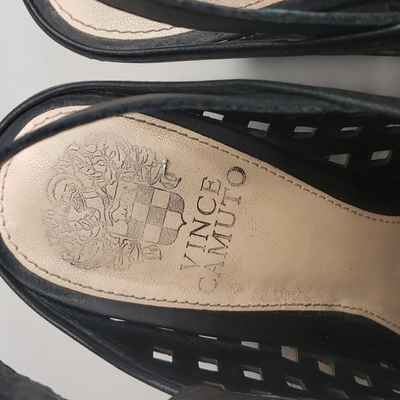 VINCE CAMUTO Chunky Heel Perforated Leather - Picture 6 of 8